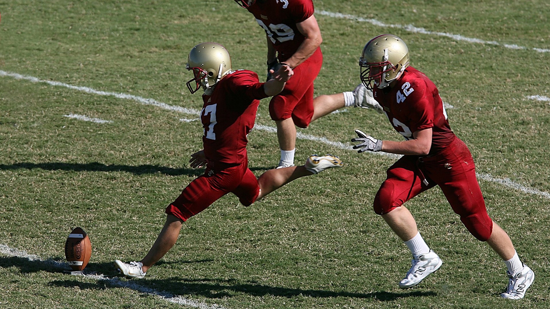LOL赛事解说风格：分析不同解说的特点与风格，lol赛事解说能赚多少钱